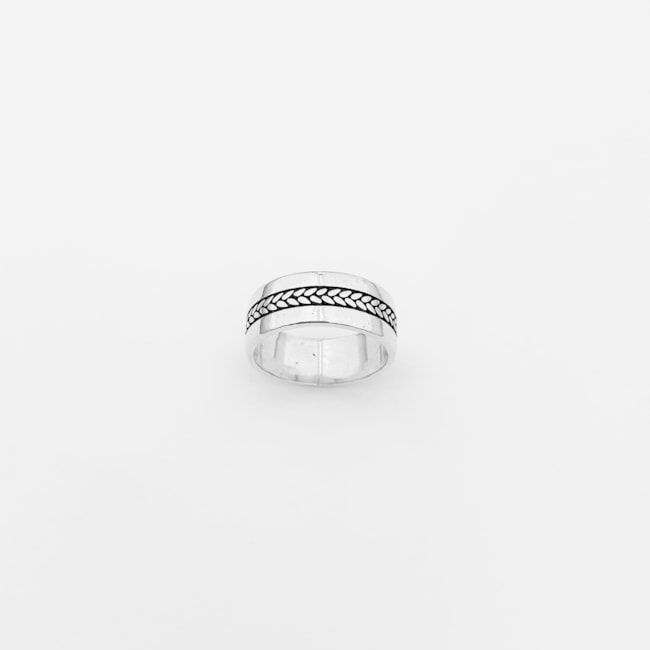 Aliança Lisa com Detalhes de Folhas no Meio 