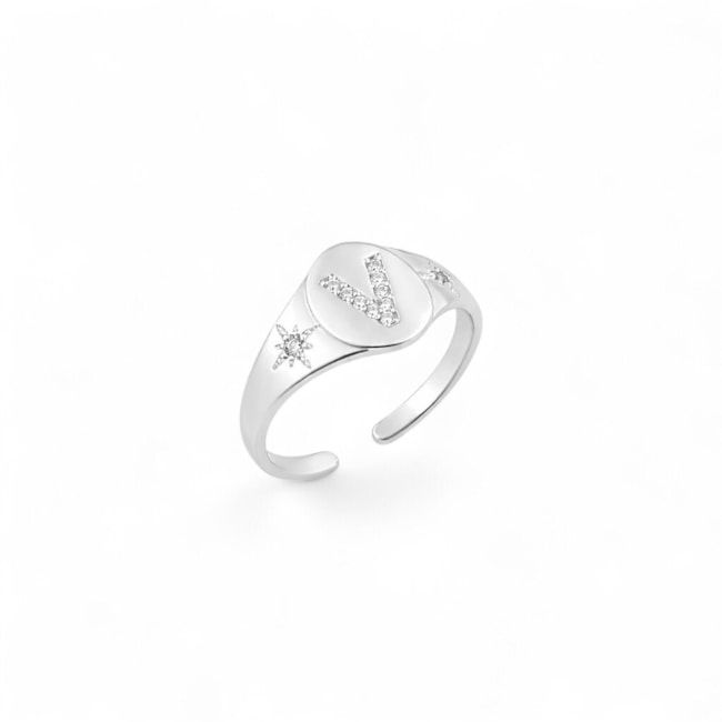 ANEL AJUSTÁVEL COM LETRA V CRAVEJADA DE ZIRCÔNIA CRISTAL