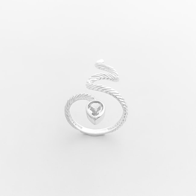 Anel Ajustável em Formato de Serpente com Zircônia 