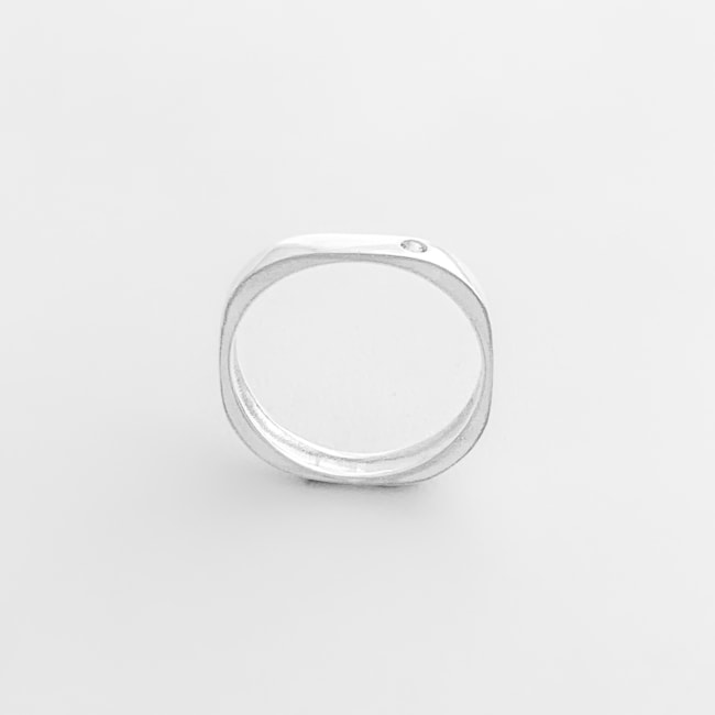 Anel Aliança Aro Quadrado Arredondado com Zircônia