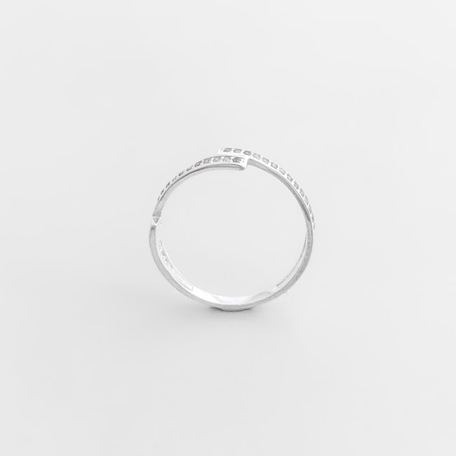 Anel Aparador com Aro Sobreposto Cravejado de Zircônias