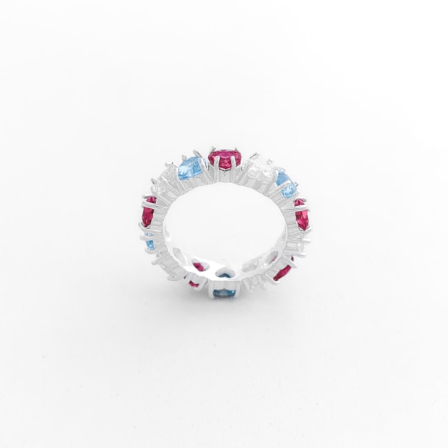 Anel Aparador com Corações de Zircônias Coloridas