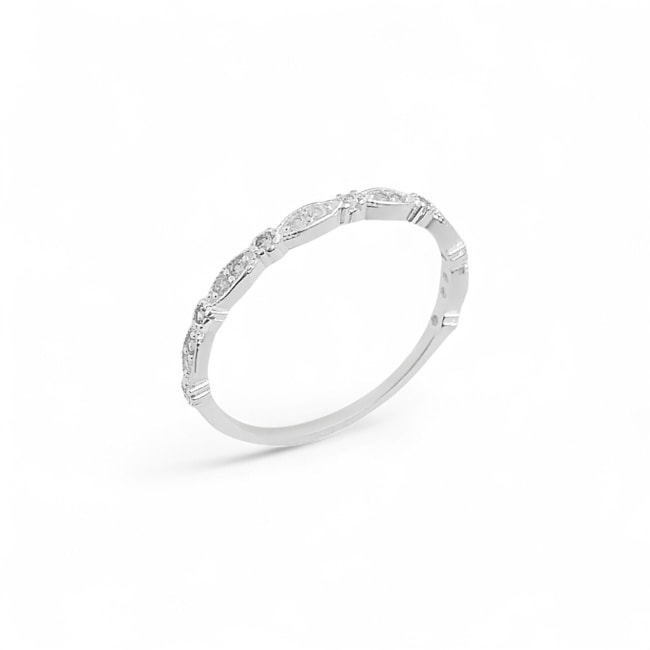 Anel Aparador Cravejado com Zircônias em Navete