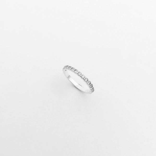 Anel Aparador Cravejado com Zircônias Redondas