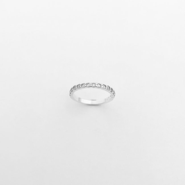 Anel Aparador Cravejado com Zircônias Redondas