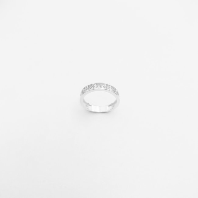 Anel Aparador Meio Aro Cravejado com Zircônia