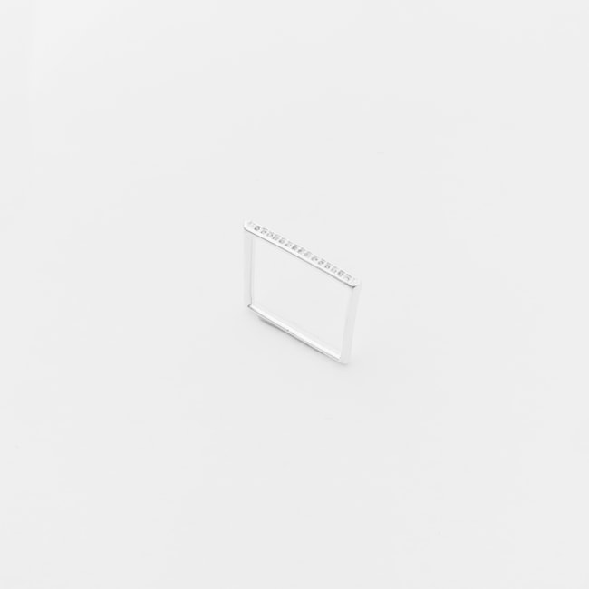 Anel Aparador Quadrado Cravejado com Zircônias