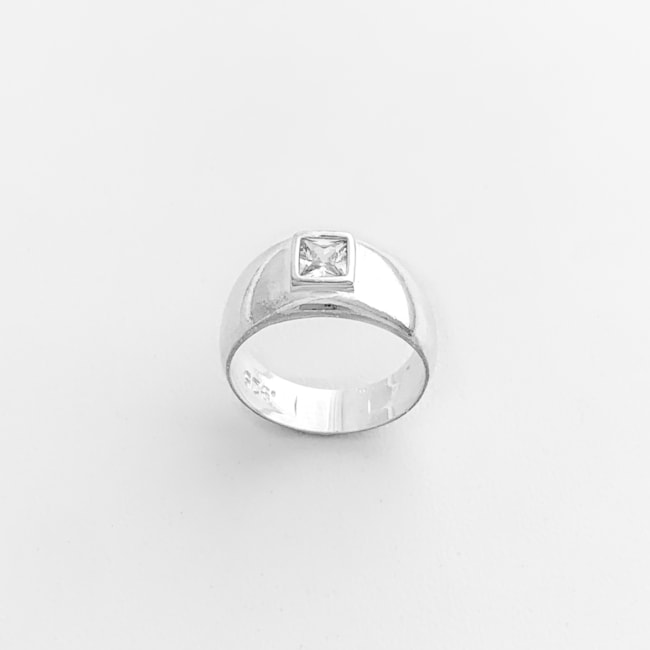 Anel Aro Abaulado com Zircônia Cristal Quadrada