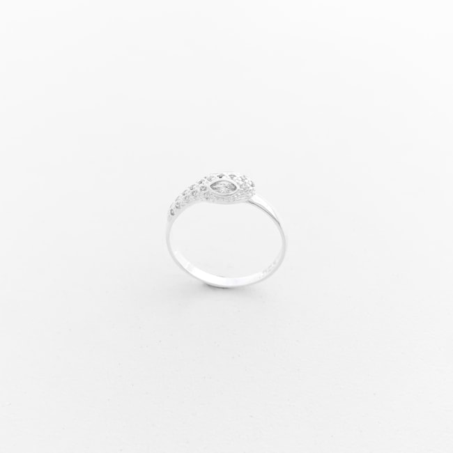 Anel Aro Liso com Cabeça de Serpente Cravejada