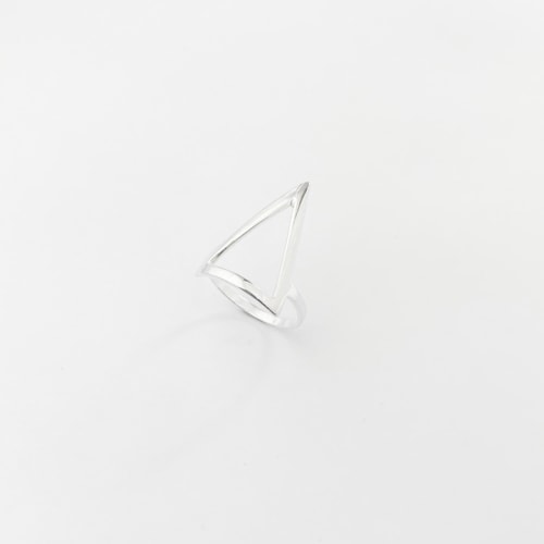 Produto Anel com Formato de Triângulo Médio Liso Vazado 