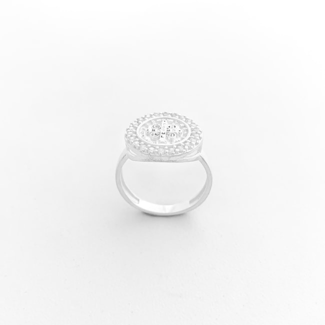 Anel com Medalha de São Bento Cravejado com Zircônias