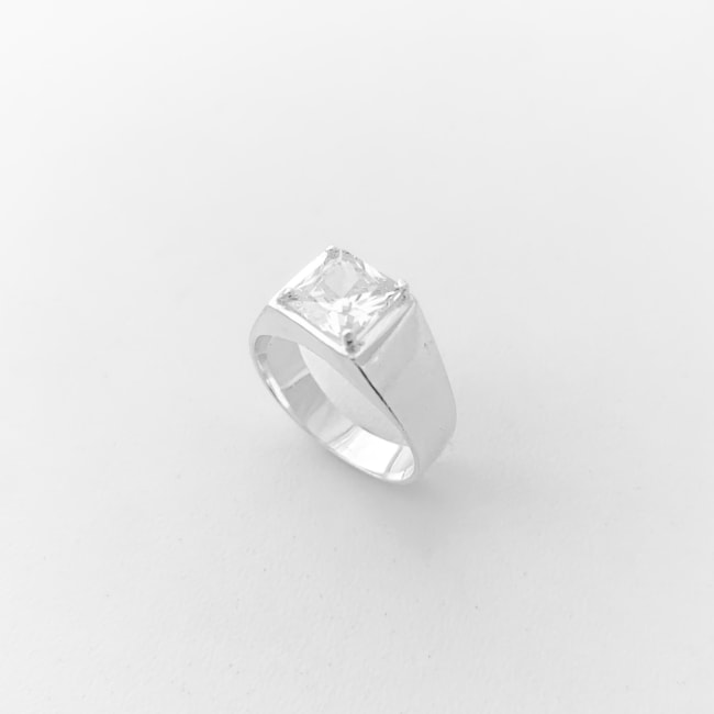 Anel com Zircônia Cristal