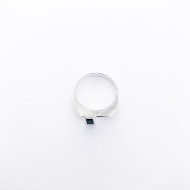 Anel com Zircônia em Esmeralda