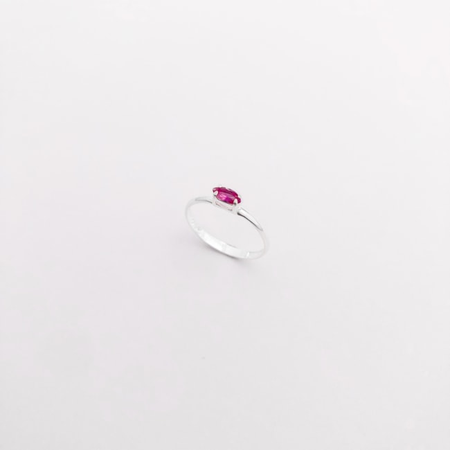 Anel com Zircônia Oval Rosa