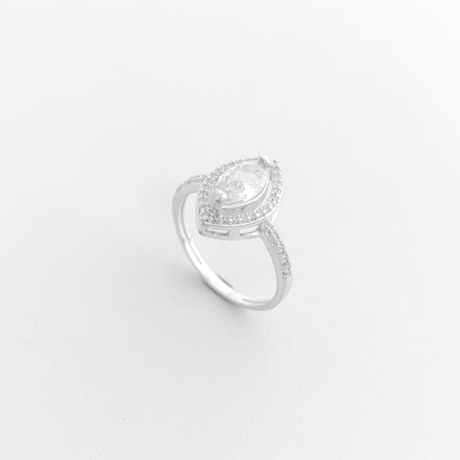 Anel Cravejado com Zircônias Navete Cristal 