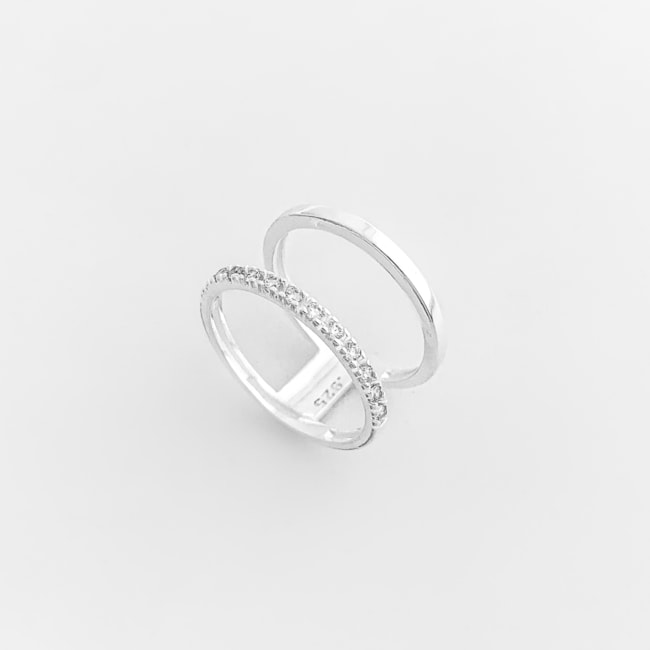 Anel de Aro Duplo com Detalhes em Zircônia