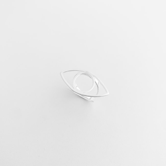 Anel de Aro Liso com Olho em Navete Vazado