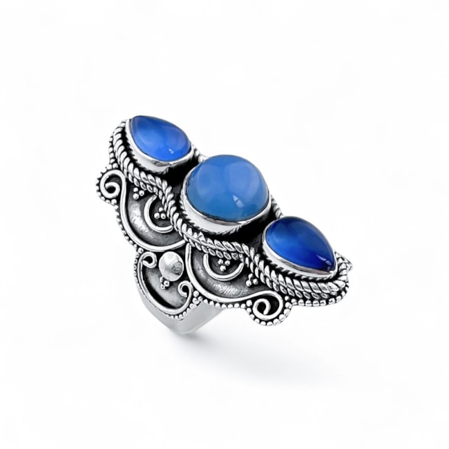 Anel de Pedra Calcêdonia Azul em Formato de Gota e Oval com Detalhes em Corda e Arabescos