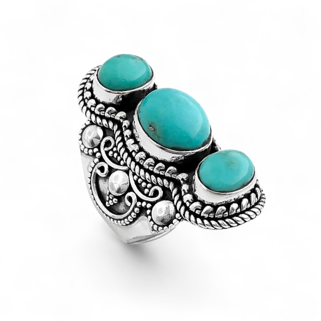 Anel de Pedra Turquesa com Três Pedra em Formato Oval com Detalhes de Corda e Arabescos
