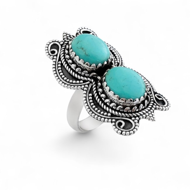 Anel de Pedra Turquesa em Formato Oval com Detalhes de Corda e Arabescos
