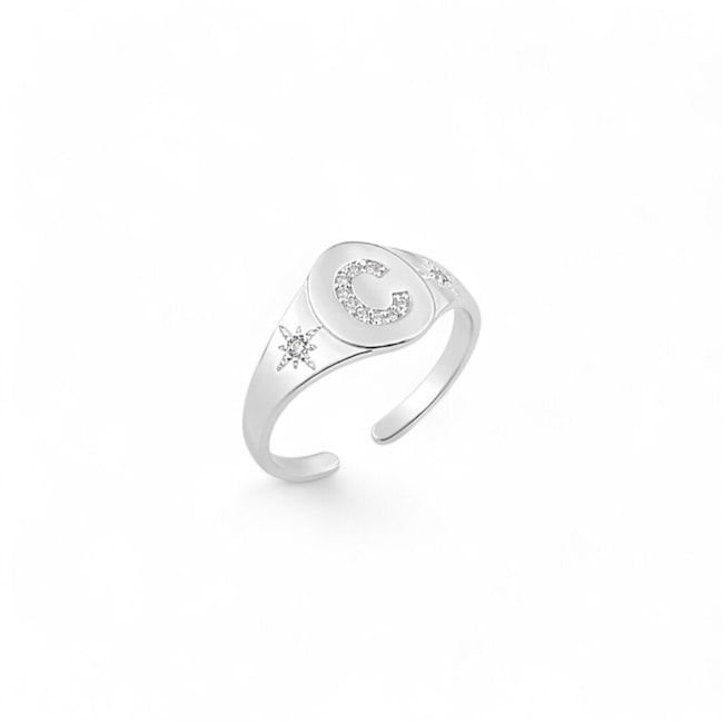 Anel de Topo Oval com Letra C Cravejada e Estrelas Ajustável 