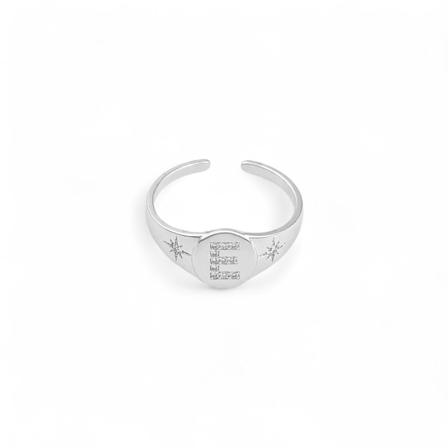 Anel de Topo Oval com Letra E Cravejada e Estrelas Ajustável 