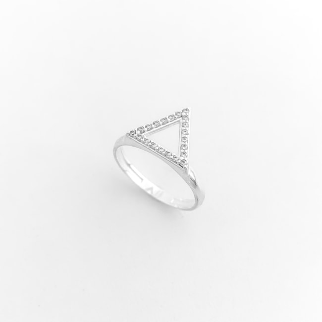 Anel de Triângulo Vazado Cravejado 