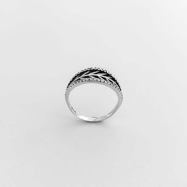 Anel Envelhecido com Folha Vazada