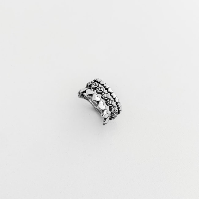 Anel Envelhecido com Meio Aro de Corações e Rosas