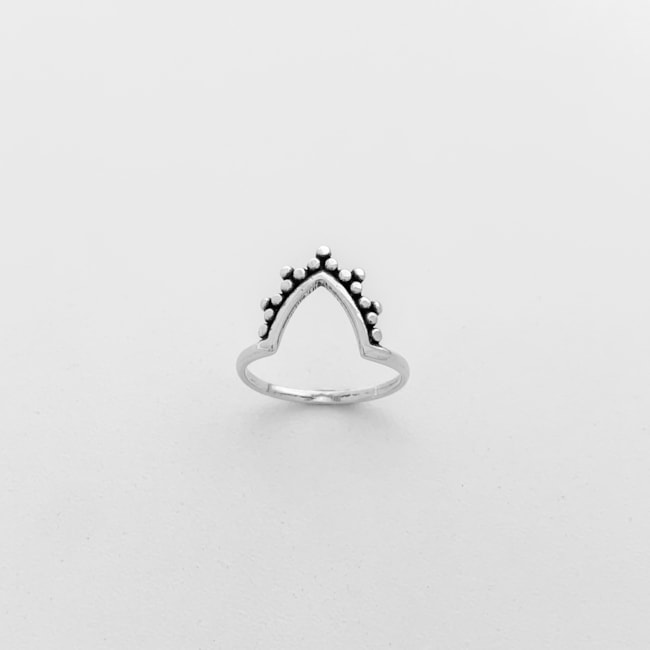 Anel Envelhecido com V Invertido Trabalhado