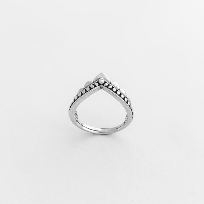 Anel Envelhecido em V Invertido Trabalhado