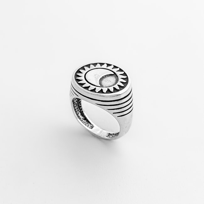 Anel Envelhecido Sinete Redondo Sol e Lua 