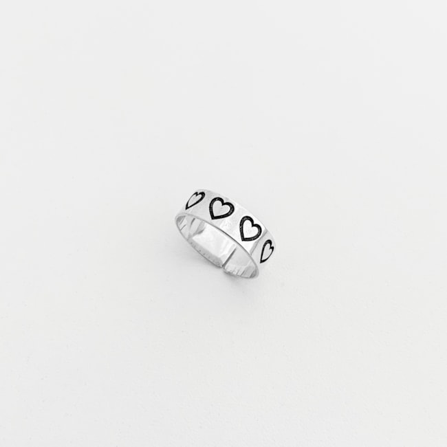 Anel Laser com Detalhes de Coração Ajustável 