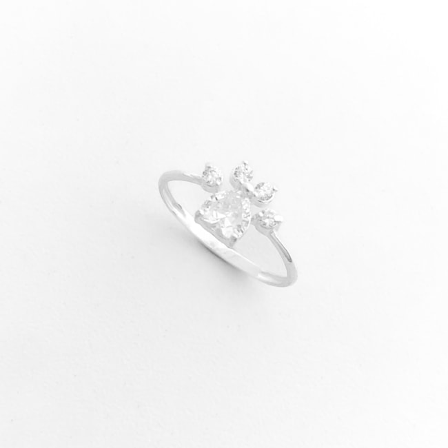 Anel Liso com Patinha de Cachorro Cravejado 