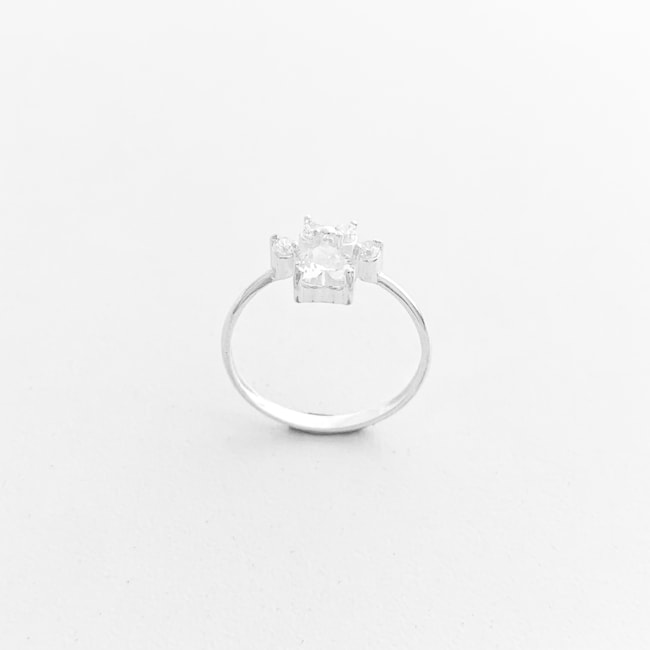 Anel Liso com Patinha de Cachorro Cravejado 