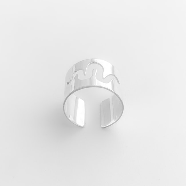 Anel Liso com Serpente Vazada Ajustável 