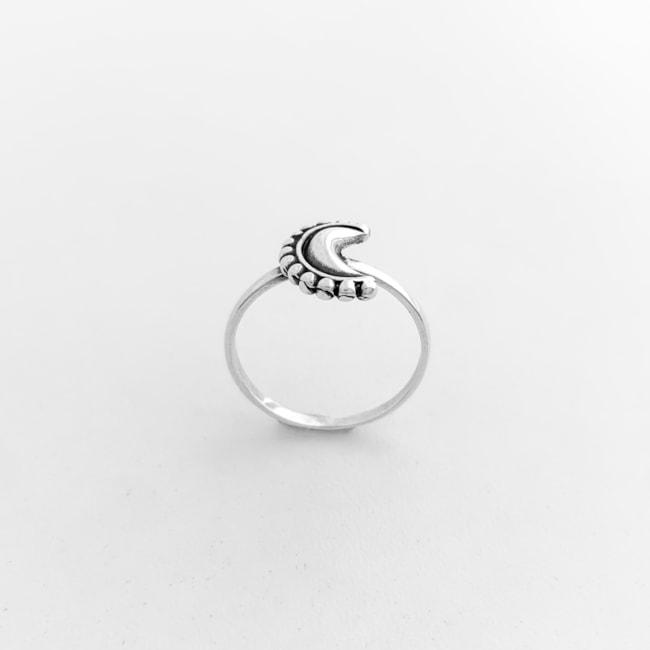 Anel Meia Lua Pequena com Detalhas de Bolinhas 