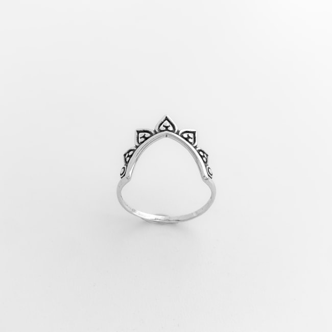 Anel Meio Arco de Flor Vazado 
