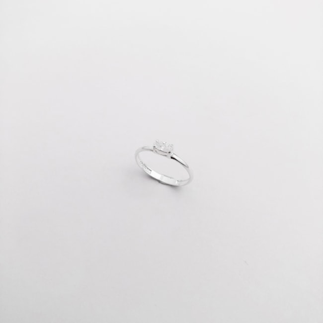 Anel Solitário Aro Fino com Zircônia Navete Cristal 
