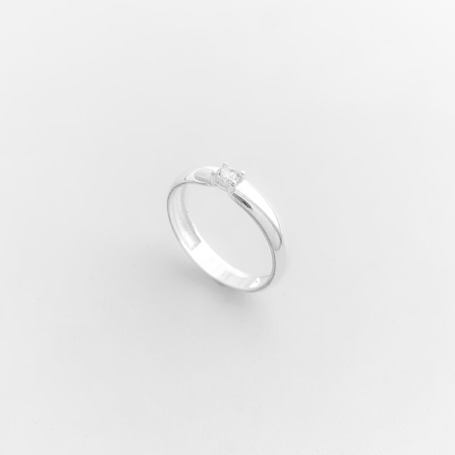 Anel Solitário Aro Liso com Zircônia Cristal 