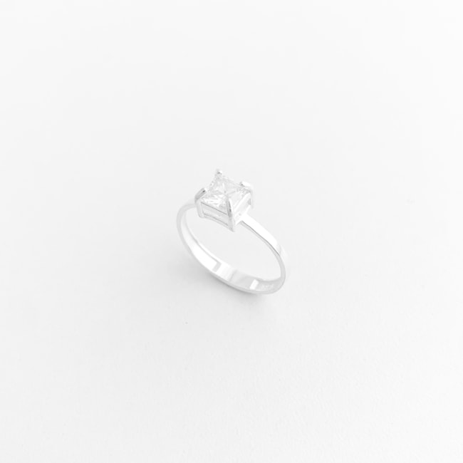 Anel Solitário com Zircônia Cristal Quadrada 