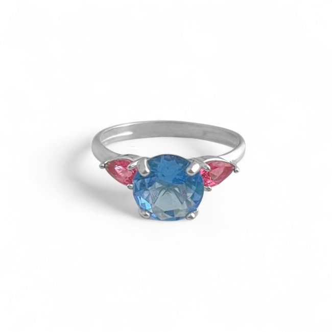 Anel Solitário com Zircônias Água Marinha Redonda e Rubi Rose em Gota