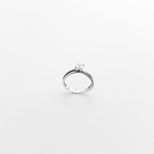 Anel Solitário de Aro Duplo com Zircônia Cristal