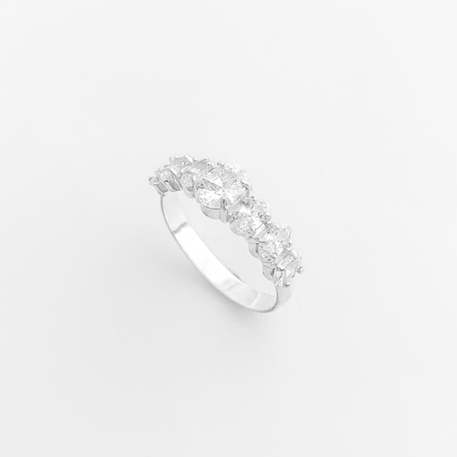 Aparador com Zircônias