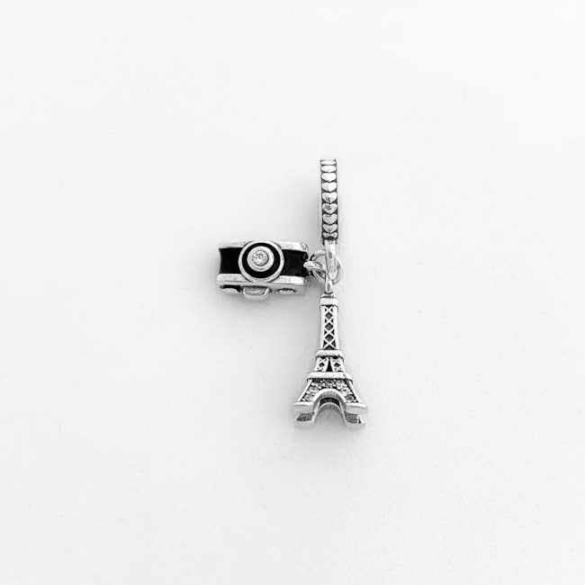 Berloque Torre Eiffel com Maquina Fotográfica Cravejado com Zircônias