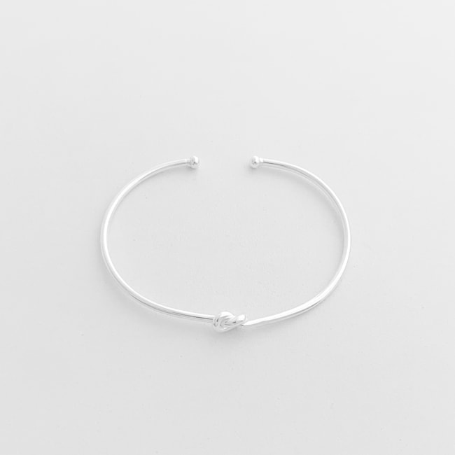 Bracelete Ajustável Fino com Nó