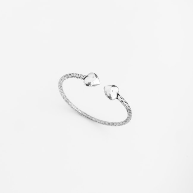 Bracelete com Aro Trabalhado com Pontas de Coração