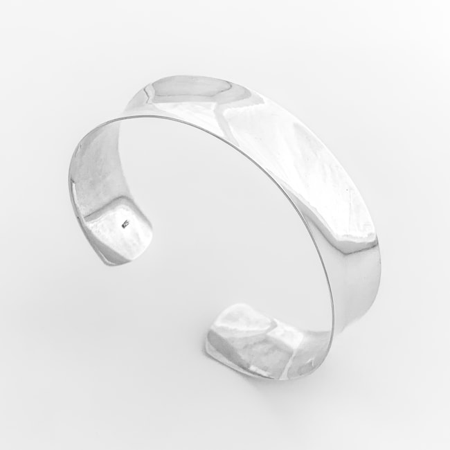 Bracelete Curvado de Aro Liso