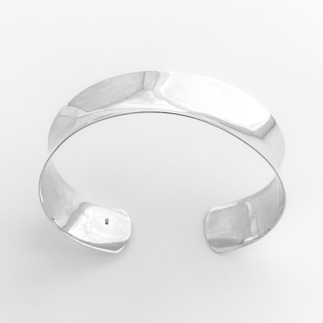 Bracelete Curvado de Aro Liso