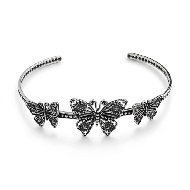 BRACELETE ENVELHECIDO COM 3 BORBOLETAS E DETALHES EM BOLINHAS